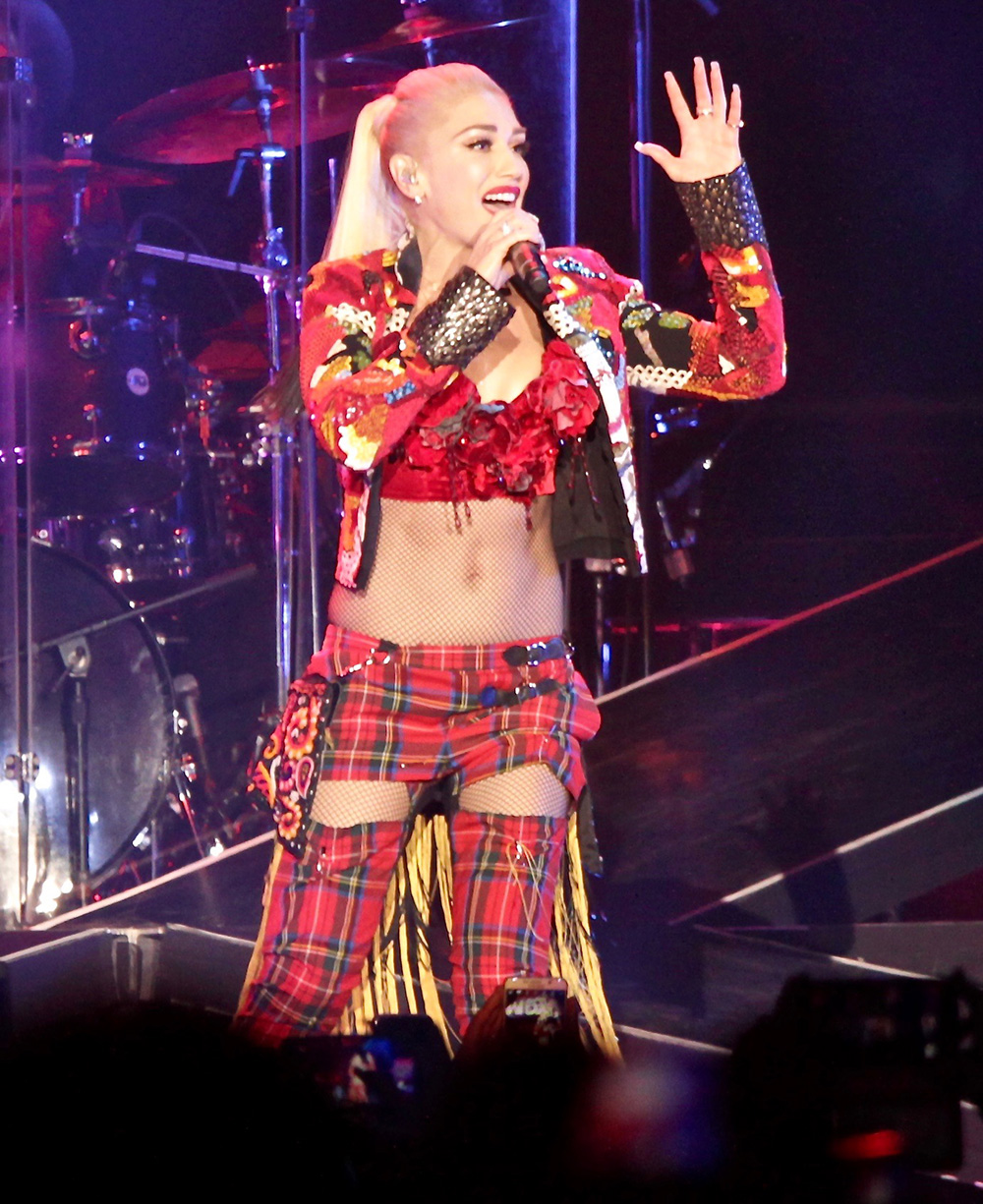 PHOTOS: Gwen Stefani at The Forum in Los Angeles, CA